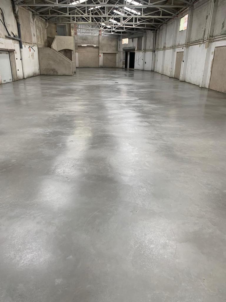 Hormigón pulido en almacén